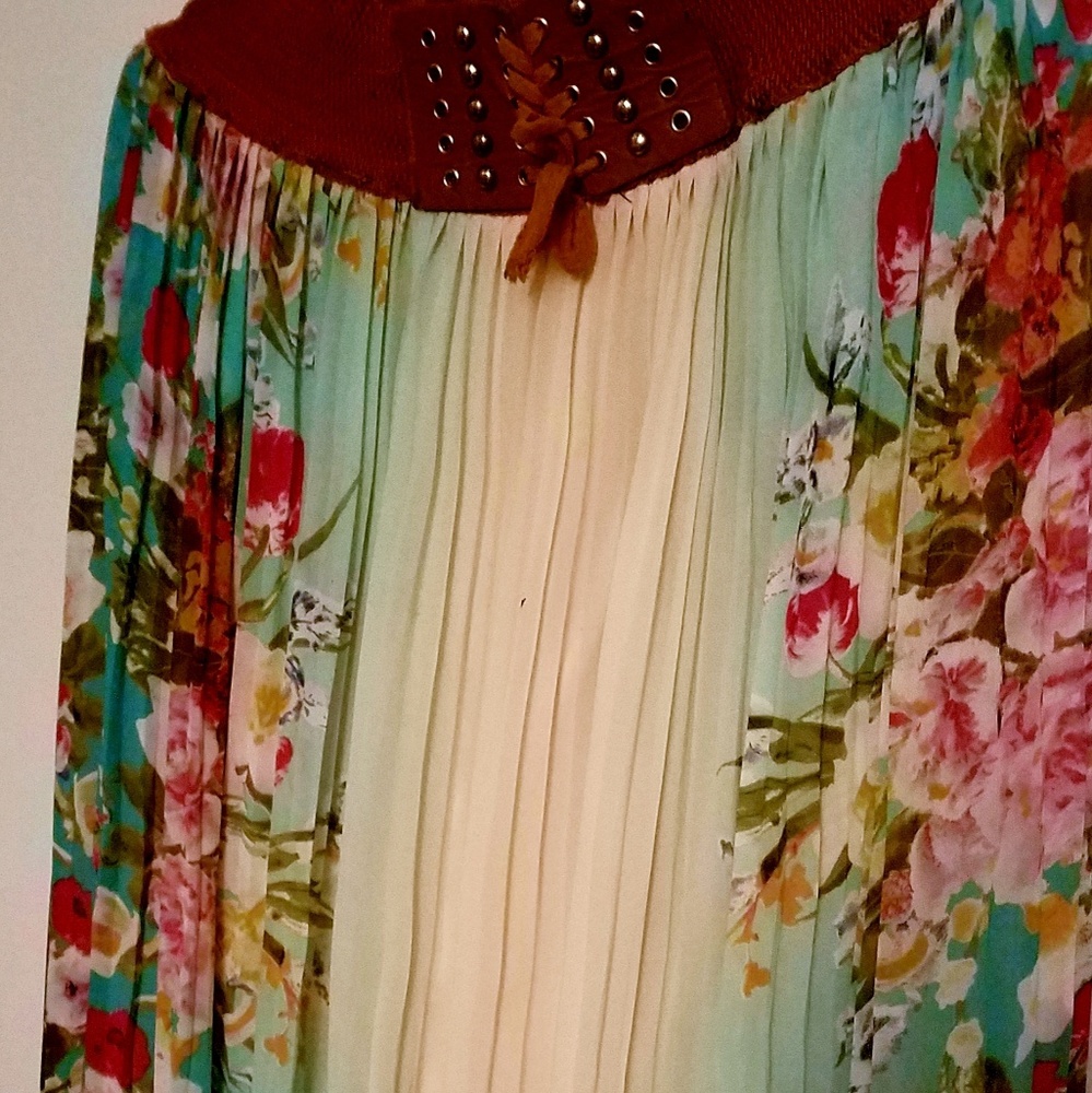 Breathtaking maxi Floral pleated skirt